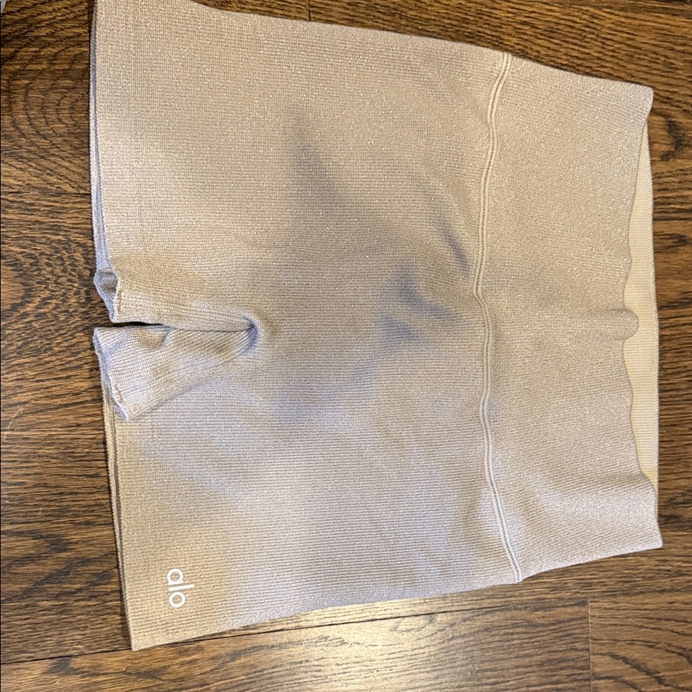 ALO Yoga Women's Beige Bike Shorts
